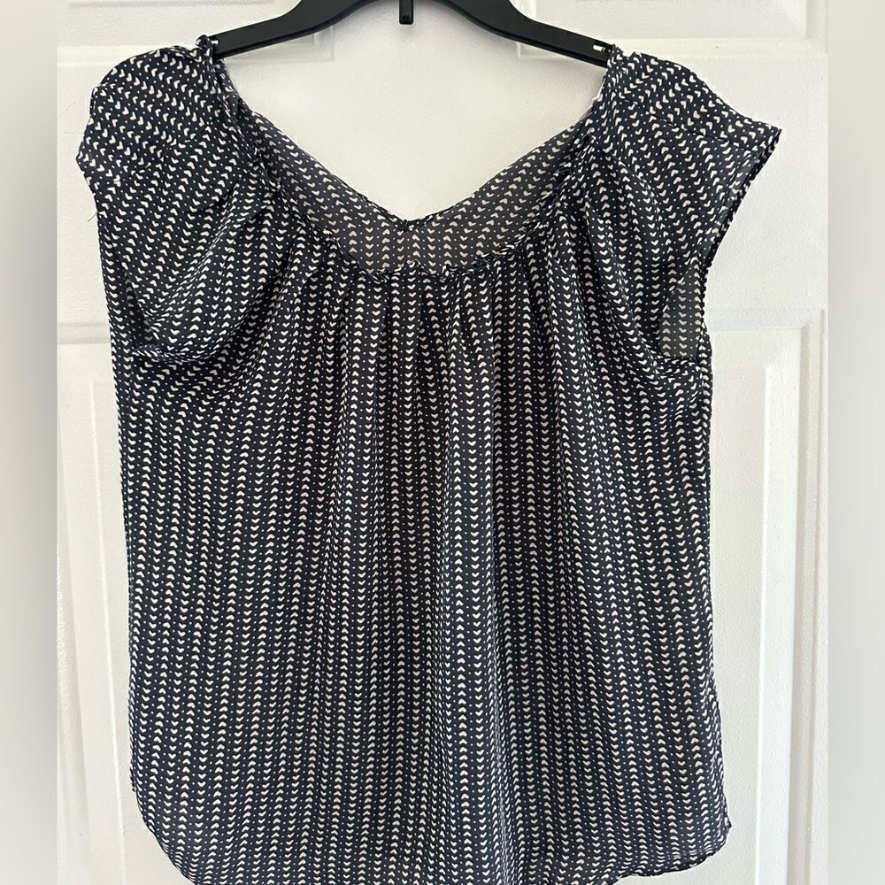 Lauren Conrad Flower dressy blouse